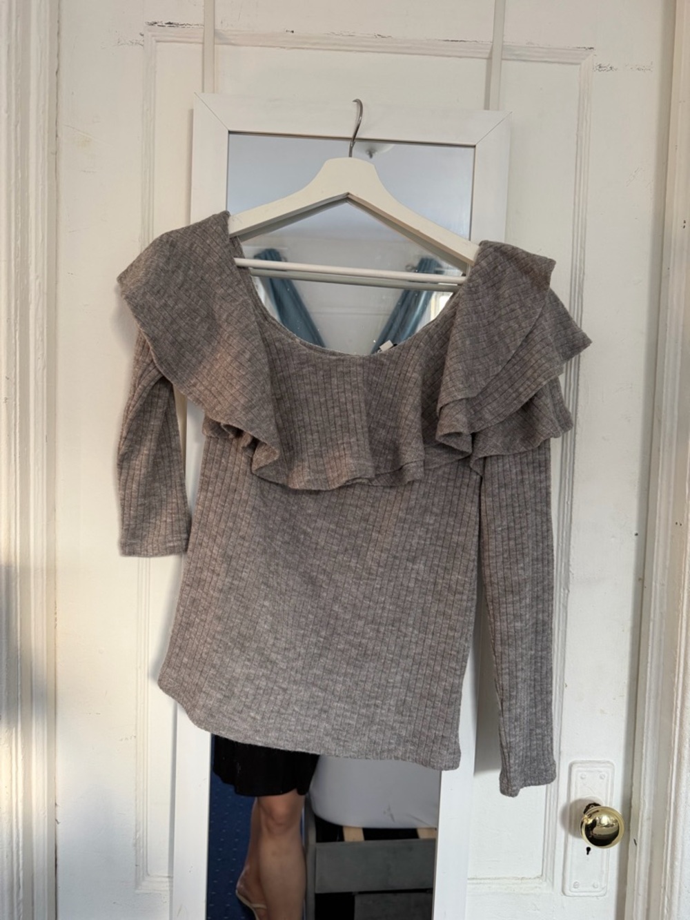 Ribbed Knit Off-Shoulder Ruffle Sweater - Picture 5 of 10